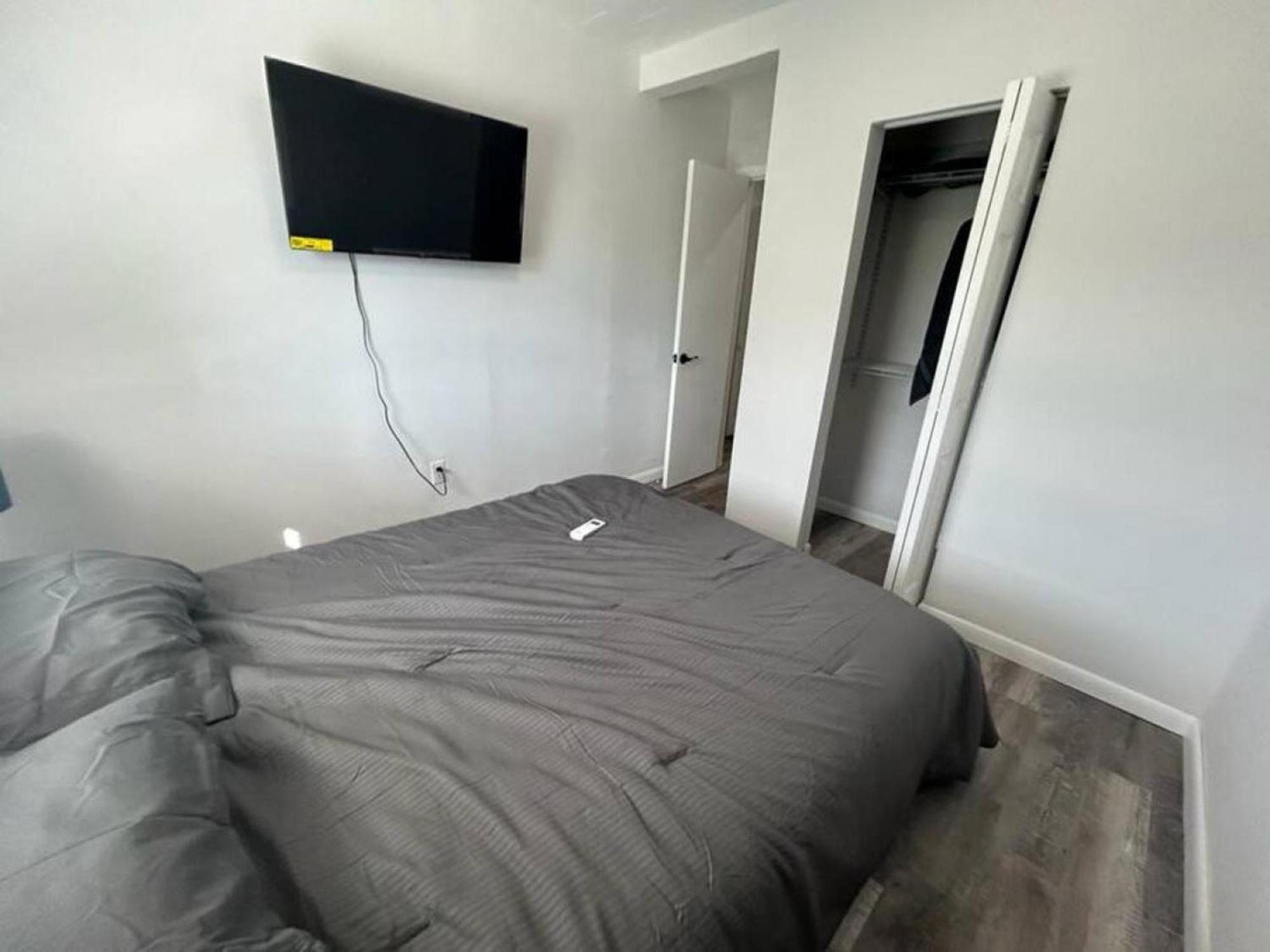 Fully Equipped Apartments With Parking Near Cocowalk Майами Экстерьер фото